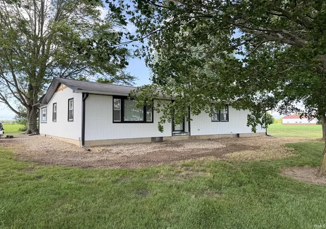 Homes for sale in Rochester, IN | 6740 E 700 N Rd, Rochester, IN 46975 | MLS# 202623532