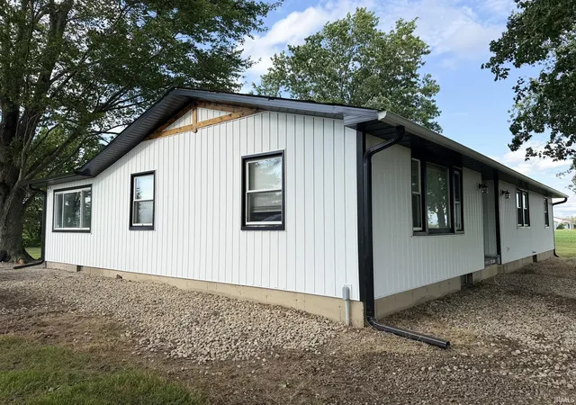 Homes for sale in Rochester, IN | 6740 E 700 N Rd, Rochester, IN 46975 | MLS# 202623532