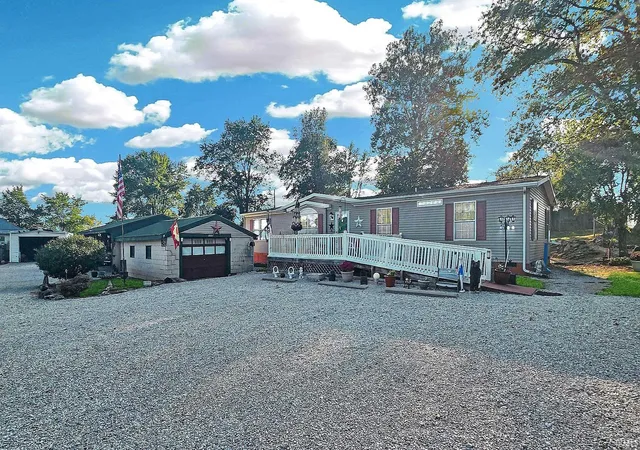 1st image of 1015 W 4th St, Bicknell, IN 47512 | MLS# 202623558