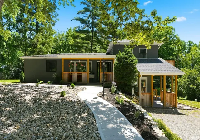 Photo 1 of Sale Pending at 7511 W County Line Rd, Roanoke, IN 46783 | MLS# 202623566 | Listing updated on 2026-08-03