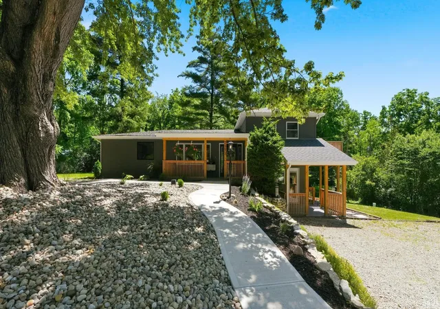 Photo 2 of Sale Pending at 7511 W County Line Rd, Roanoke, IN 46783 | MLS# 202623566 | Listing updated on 2026-08-03