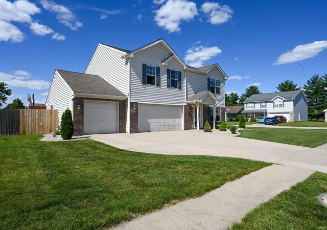 Photo 2 of Manufactured home for sale at 2004 Wesmar Ct, Kokomo, IN 46902 | MLS# 202623573 | Listing updated on 2026-08-28
