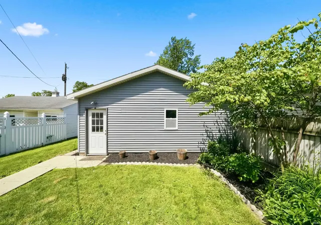 Photo 3 of Manufactured home for sale at 420 Water St, Kendallville, IN 46755 | MLS# 202623581 | Listing updated on 2026-09-03