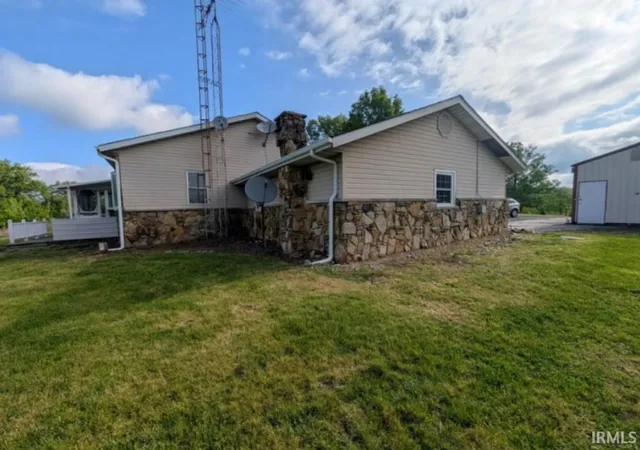 Homes for sale in Bloomfield, IN | 399 E Wilson Rd, Bloomfield, IN 47424 | MLS# 202623586