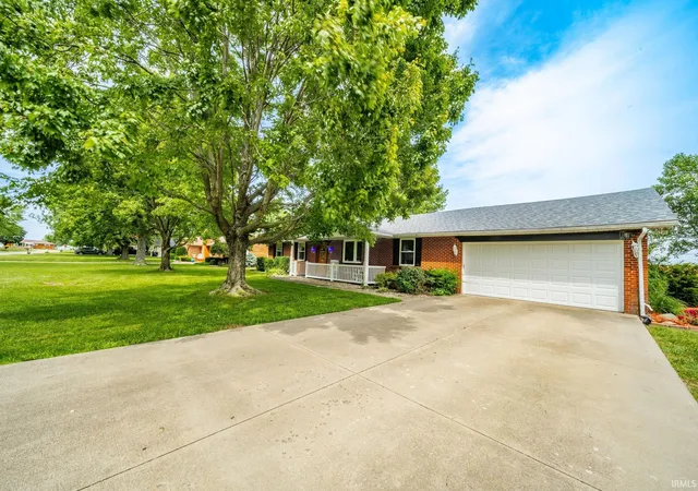 Photo 2 of Manufactured home for sale at 2916 Country Ests Dr, New Castle, IN 47362 | MLS# 202623626 | Listing updated on 2026-09-21