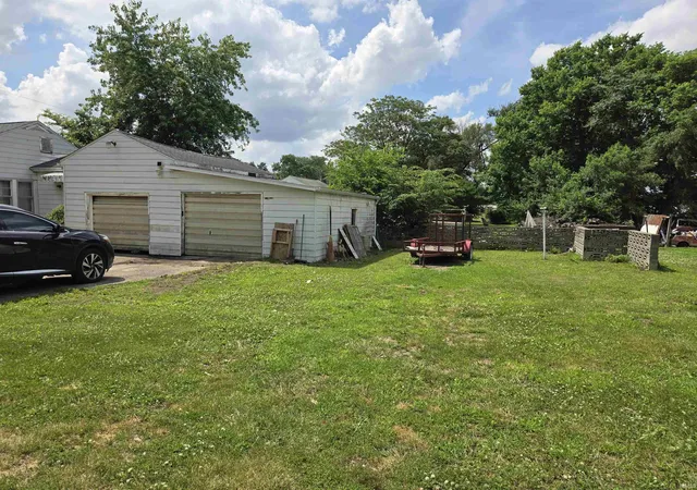 17th image of 210 N 17th St, Vincennes, IN 47591 | MLS# 202623630