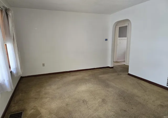 2nd image of 210 N 17th St, Vincennes, IN 47591 | MLS# 202623630