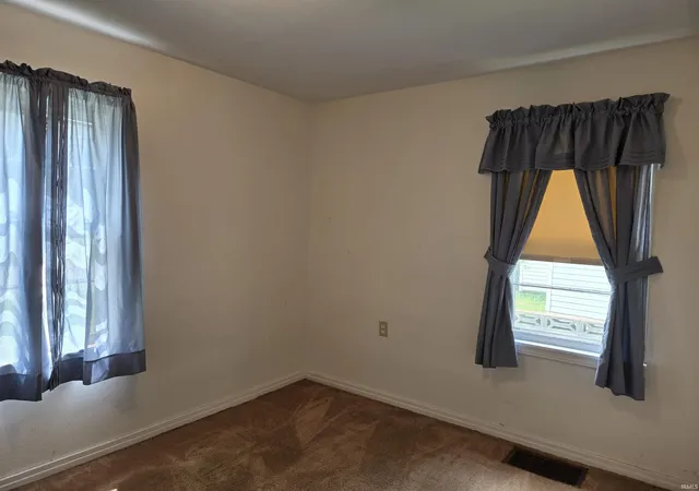 3rd image of 210 N 17Th St, Vincennes, IN 47591 | MLS# 202623630