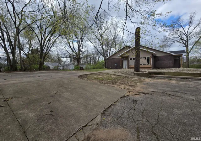 Photo 3 of Manufactured home for sale at 1301 Baldwin St, Elkhart, IN 46514 | MLS# 202623631 | Listing updated on 2026-08-27