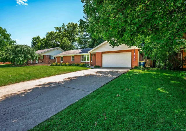 Homes for sale in Muncie, IN | 1505 N Briar Rd, Muncie, IN 47304 | MLS# 202623683