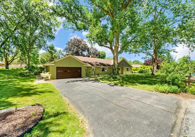Homes for sale in North Manchester, IN | 305 Sunset Dr, North Manchester, IN 46962 | MLS# 202623719