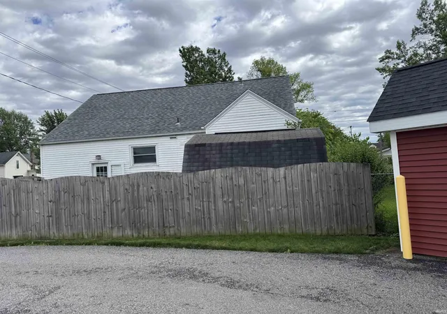 Photo 3 of Manufactured home for sale at 109 E Roe, Ossian, IN 46777 | MLS# 202623736 | Listing updated on 2026-09-18