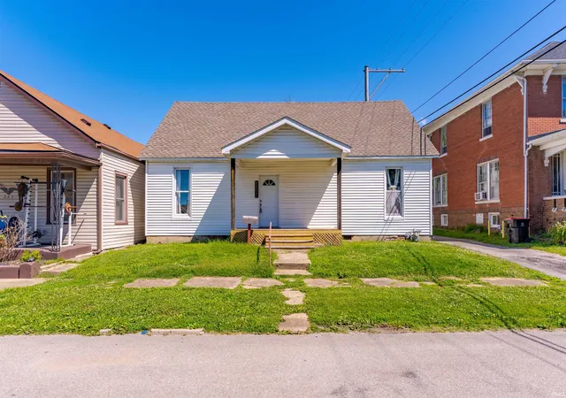 Homes for sale in Mount Vernon, IN | 221 W Eighth St, Mount Vernon, IN 47620 | MLS# 202623770