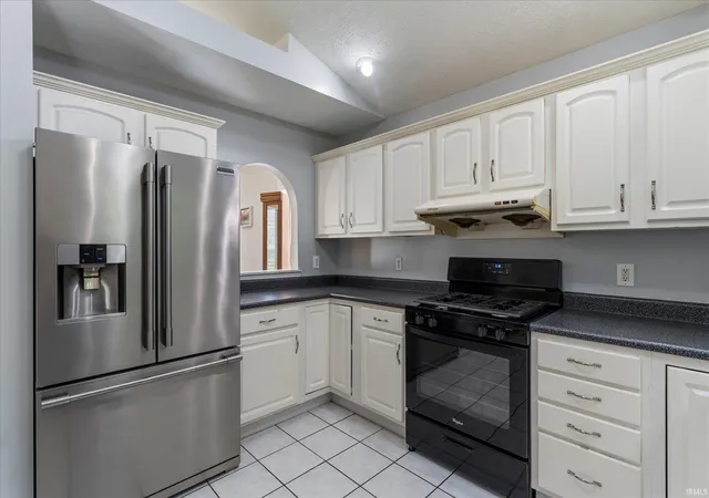 Homes for sale in Mishawaka, IN | 732 Prism Valley Dr, Mishawaka, IN 46544 | MLS# 202623794