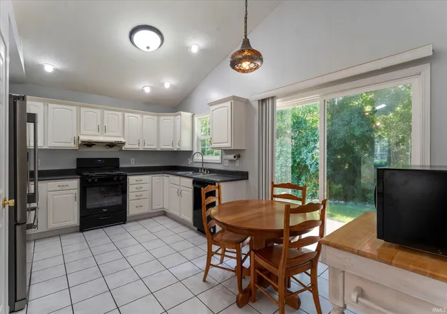 Homes for sale in Mishawaka, IN | 732 Prism Valley Dr, Mishawaka, IN 46544 | MLS# 202623794