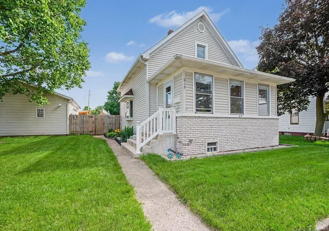 Homes for sale in Mishawaka, IN | 619 E Battell St, Mishawaka, IN 46545 | MLS# 202623819