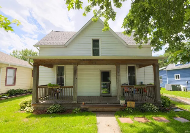 Homes for sale in Otterbein, IN | 212 S Main St, Otterbein, IN 47970 | MLS# 202623845