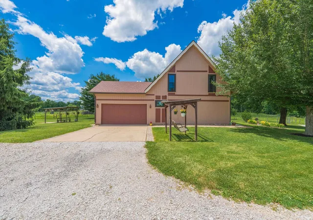 2nd image of 5015 Maple Grove Rd, Martinsville, IN 46151 | MLS# 202623849