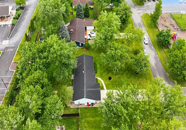 Photo 3 of Sale Pending at 6011 Oregon Dr, Fort Wayne, IN 46825 | MLS# 202623936 | Listing updated on 2026-09-04