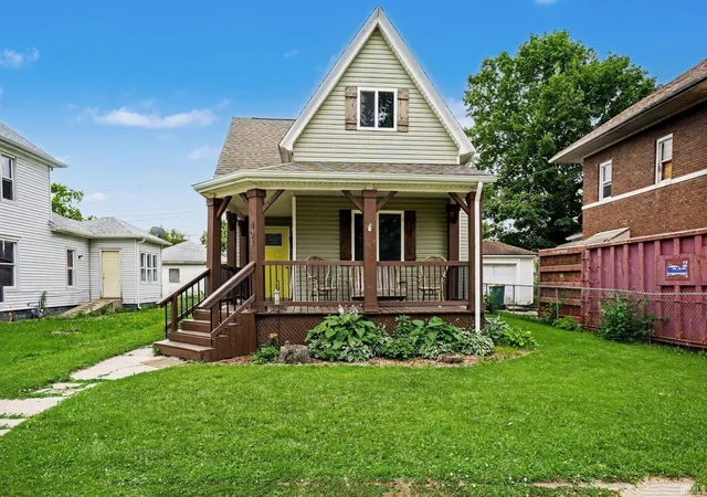 Photo 1 of Sale Pending at 401 W 6th Street, Mishawaka, IN 46544 | MLS# 202623948 | Listing updated on 2026-07-17