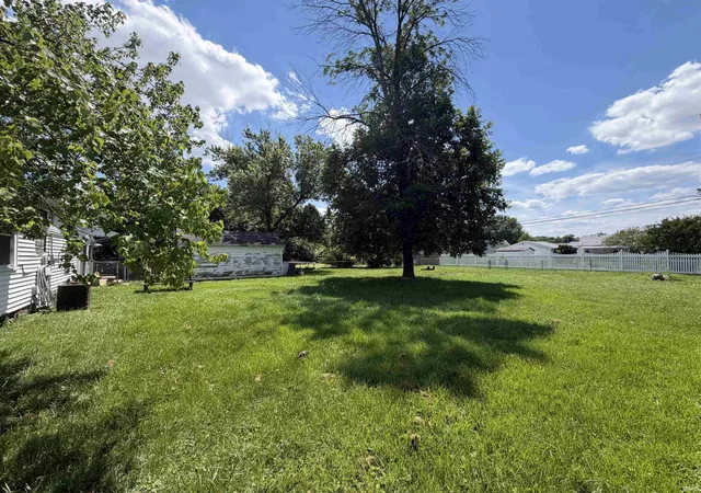 Photo 2 of Sale Pending at 5700 N Fares Ave, Evansville, IN 47711 | MLS# 202623970 | Listing updated on 2026-07-29