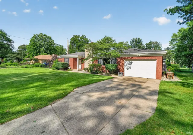 Photo 1 of Sale Pending at 534 N Coquillard Dr, South Bend, IN 46617 | MLS# 202623976 | Listing updated on 2026-09-04