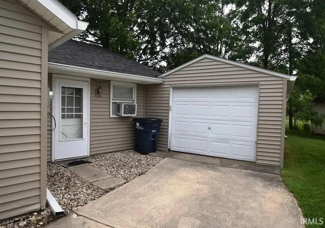 Homes for sale in Frankfort, IN | 2057 Washington Dr, Frankfort, IN 46041 | MLS# 202623992