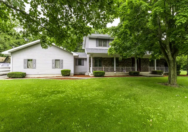 Homes for sale in Columbia City, IN | 1020 N Greenbriar Dr, Columbia City, IN 46725 | MLS# 202624062