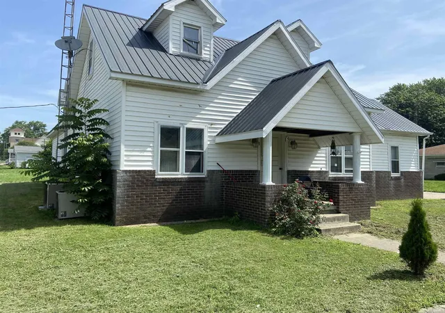 1st image of 290 W Prarie St, Lyons, IN 47443 | MLS# 202624065