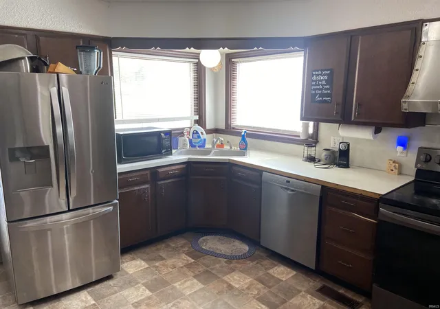 4th image of 290 W Prarie St, Lyons, IN 47443 | MLS# 202624065