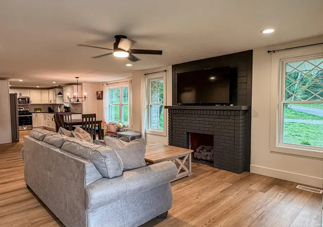 Photo 4 of Manufactured home for sale at 2727 I St, Bedford, IN 47421 | MLS# 202624069 | Listing updated on 2026-07-03