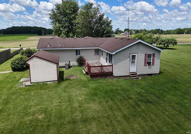 Photo 3 of Manufactured home for sale at 2482 S 400 East, Pierceton, IN 46562 | MLS# 202624084 | Listing updated on 2026-09-14
