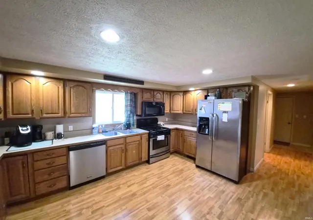 Photo 4 of Manufactured home for sale at 2482 S 400 East, Pierceton, IN 46562 | MLS# 202624084 | Listing updated on 2026-09-14