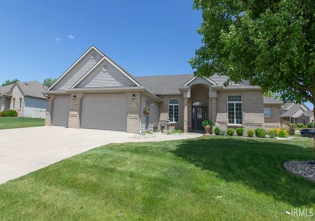 Homes for sale in Angola, IN | 616 N Easton Dr, Angola, IN 46703 | MLS# 202624087