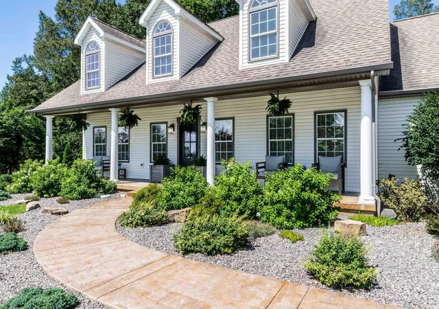 Photo 2 of Single family home for sale at 10689 S Oak Ridge Est, Haubstadt, IN 47639 | MLS# 202624090 | Listing updated on 2026-09-04
