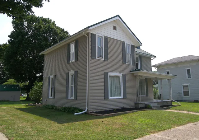 Photo 3 of Manufactured home for sale at 210 N Broadway St, Mentone, IN 46539 | MLS# 202624092 | Listing updated on 2026-10-02