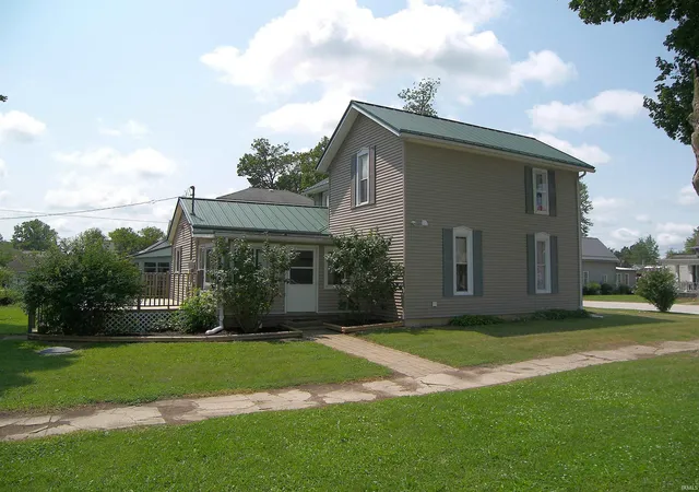 Photo 4 of Manufactured home for sale at 210 N Broadway St, Mentone, IN 46539 | MLS# 202624092 | Listing updated on 2026-10-09