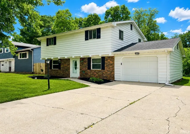 Photo 1 of Sale Pending at 2536 Deerwood Dr, Fort Wayne, IN 46825 | MLS# 202624105 | Listing updated on 2026-07-23