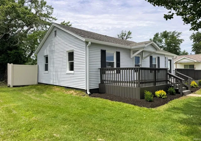 Photo 2 of Sale Pending at 5814 N Fares Ave, Evansville, IN 47711 | MLS# 202624121 | Listing updated on 2026-07-13
