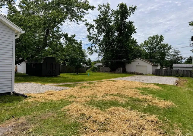Photo 3 of Sale Pending at 5814 N Fares Ave, Evansville, IN 47711 | MLS# 202624121 | Listing updated on 2026-07-13