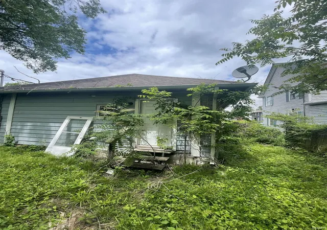 Photo 3 of Sale Pending at 1415 Nichol Ave, Anderson, IN 46016 | MLS# 202624132 | Listing updated on 2026-09-16