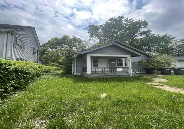 Photo 3 of Sale Pending at 1415 Nichol Ave, Anderson, IN 46016 | MLS# 202624132 | Listing updated on 2026-09-16