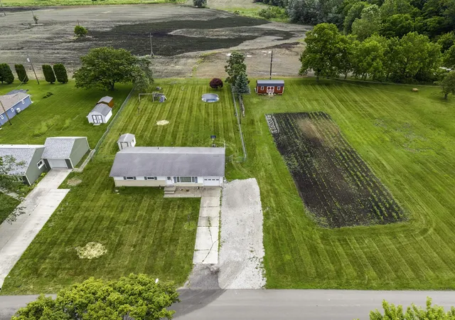 3rd image of 1301 S Lee St, Garrett, IN 46738 | MLS# 202624137