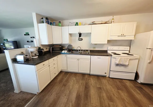 Photo 3 of Sale Pending at 271 E Sunset Ln, West Lafayette, IN 47906 | MLS# 202624138 | Listing updated on 2026-07-16