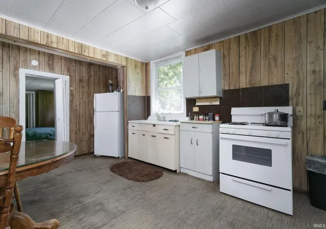 4th image of 1032 E Indiana Ave, Elkhart, IN 46516 | MLS# 202624145
