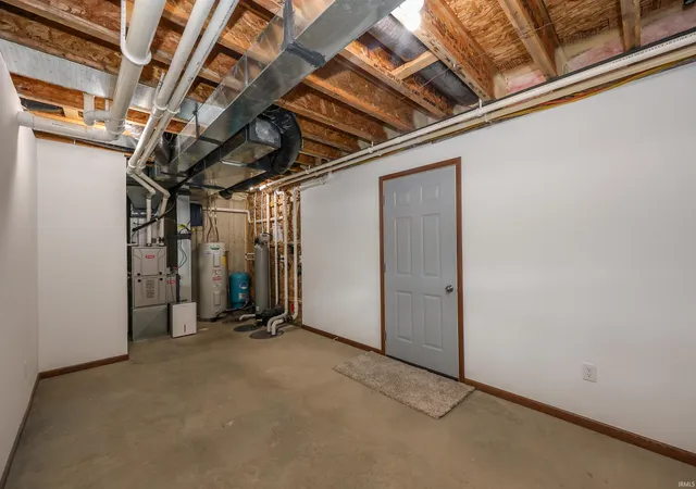 41st image of 11919 Edgerton Rd, New Haven, IN 46774 | MLS# 202624157