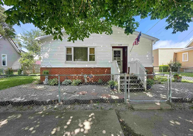 Homes for sale in Flora, IN | 608 S Center St, Flora, IN 46929 | MLS# 202624174