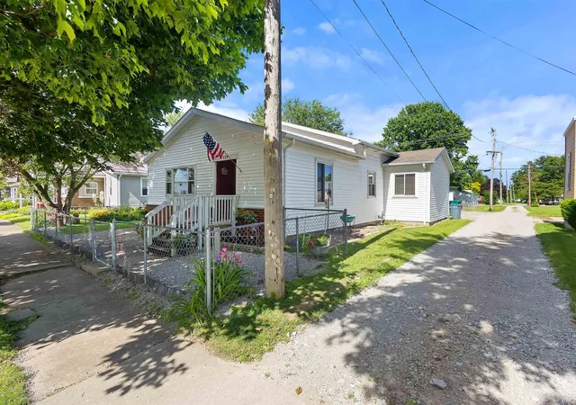 Homes for sale in Flora, IN | 608 S Center St, Flora, IN 46929 | MLS# 202624174