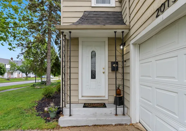 Photo 3 of Sale Pending at 2015 Jessie Ave, Fort Wayne, IN 46808 | MLS# 202624185 | Listing updated on 2026-07-06