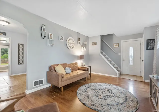 Photo 4 of Sale Pending at 2015 Jessie Ave, Fort Wayne, IN 46808 | MLS# 202624185 | Listing updated on 2026-07-06